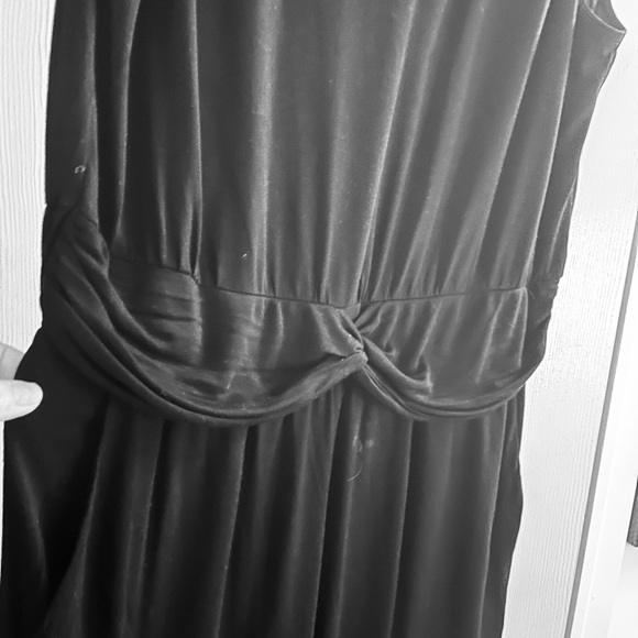 NWT black Sleeveless Stunning Jumpsuit, size 14, side pockets, keyhole closure - Picture 4 of 14